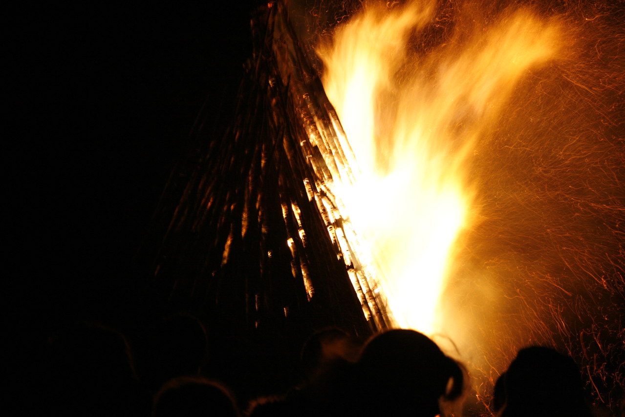 Osterfeuer2008_Feuer_0003