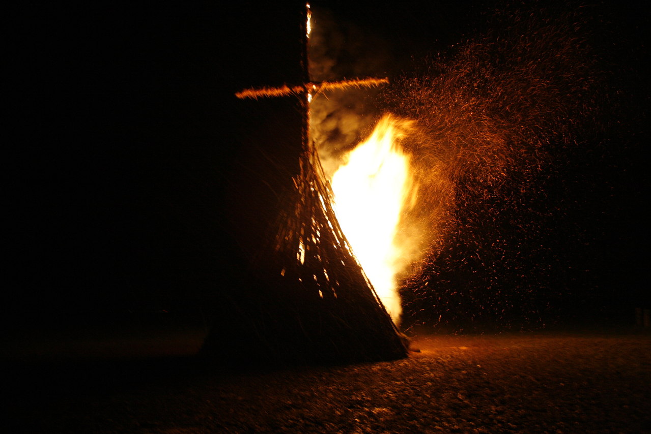 Osterfeuer2008_Feuer_0006